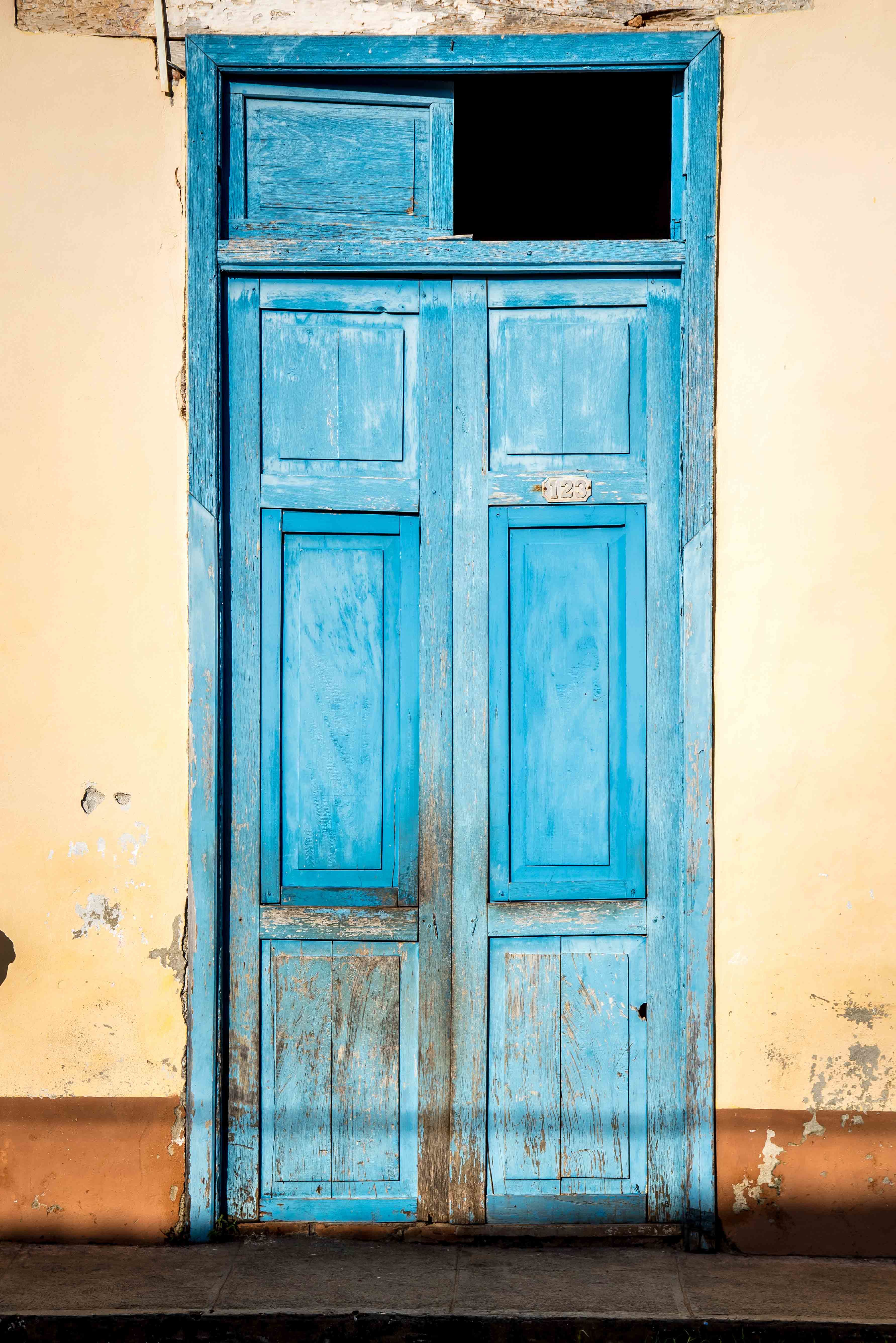 authentieke oude deur cuba koloniale stijl