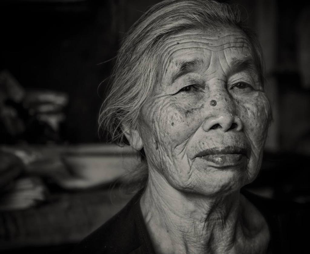 zwart wit fotografie oudere vrouw details